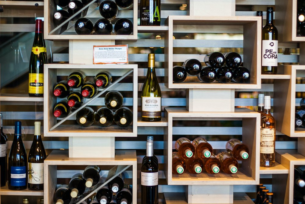 Вино на полках