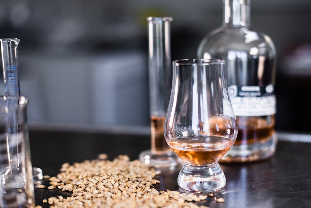 Виски в бутылке
