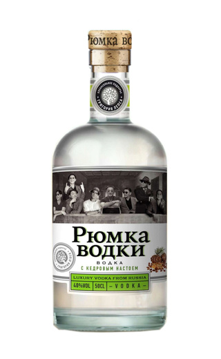 Рюмка водки с кедровым настоем 0.5 л фото водка Ryumka vodki s kedrovym nastoem 0,5 л